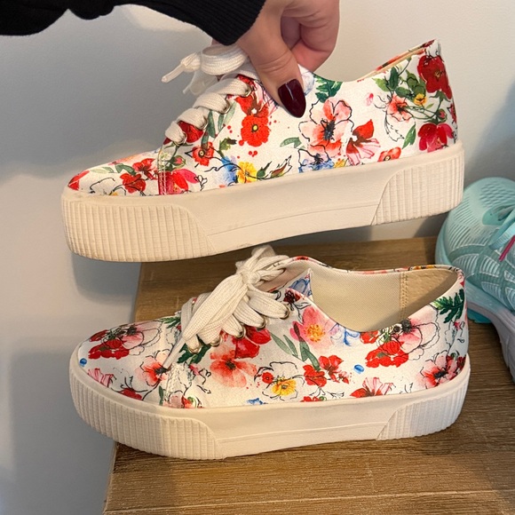Floral Canvas Sneakers - Picture 4 of 5